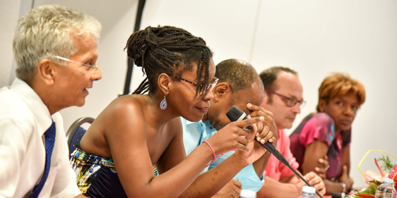 groupe de medecins participants à un débat public sur la medecine en guadeloupe EREGIN
