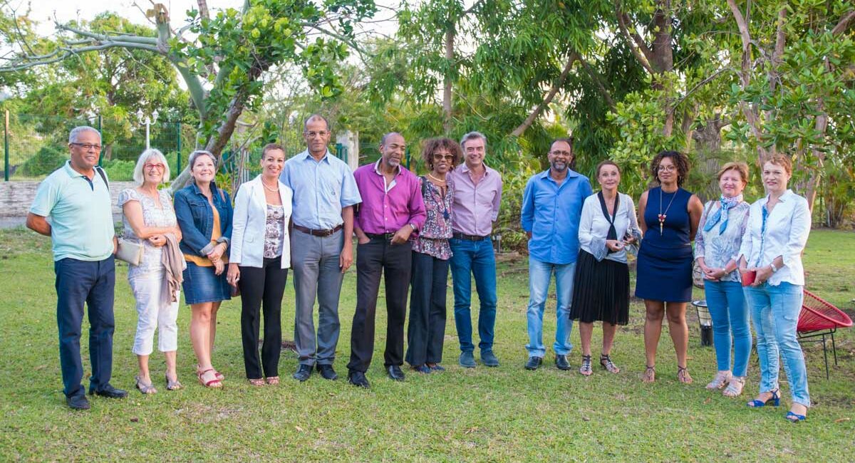 participants à un débat public entre médecins et professionnels de la santé guadeloupe