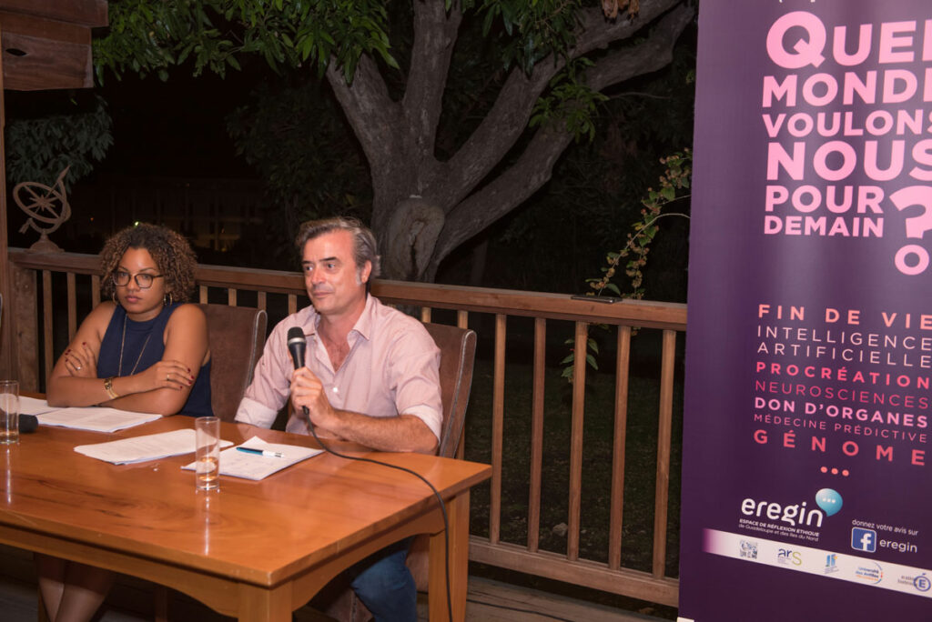 participants à un débat public entre médecins et professionnels de la santé guadeloupe